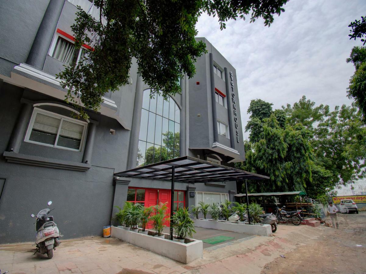 Oyo Townhouse 150 Shreyas Colony Hotel Ahmadábád Kültér fotó