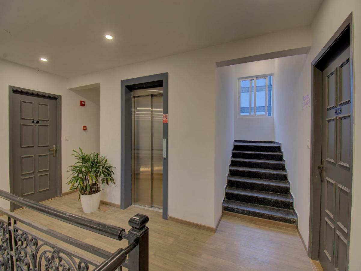 Oyo Townhouse 150 Shreyas Colony Hotel Ahmadábád Kültér fotó